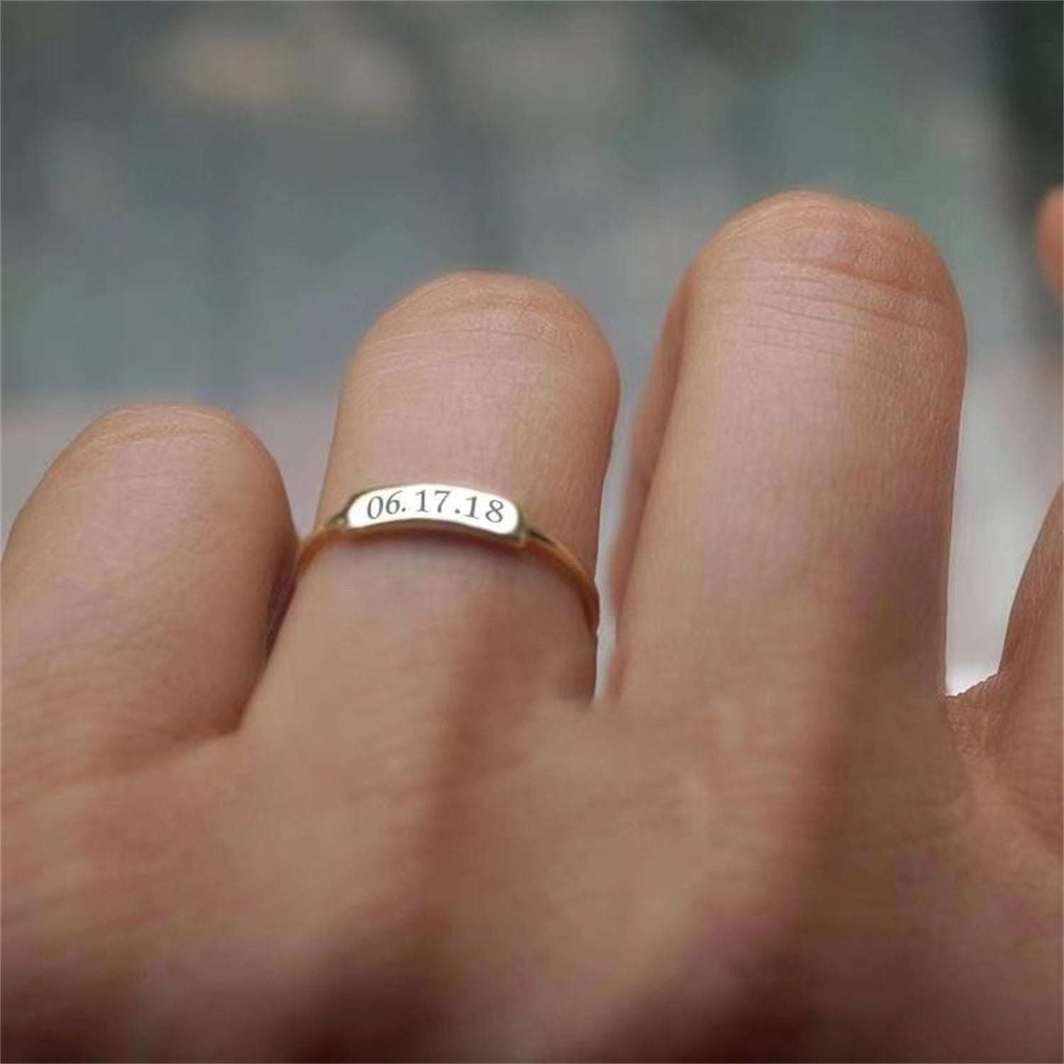 Simple Trend Horizontal Ring Lettering