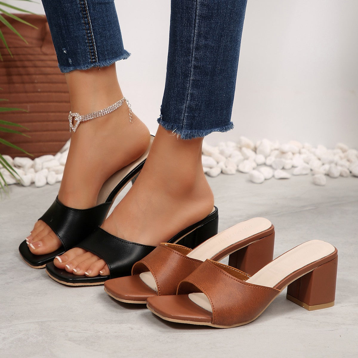 European And American-style Chic Sandals For Outdoor Wear
