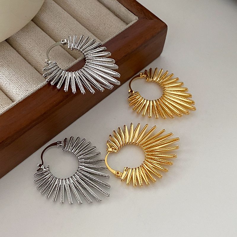 2026 Hot New Egyptian Gold Metal Ear Cuffs, French Retro Minimalist Luxury Earrings