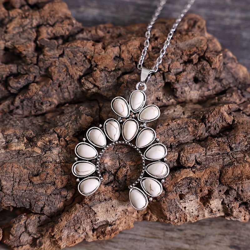 Retro-style White Turquoise Pear-shaped Necklace