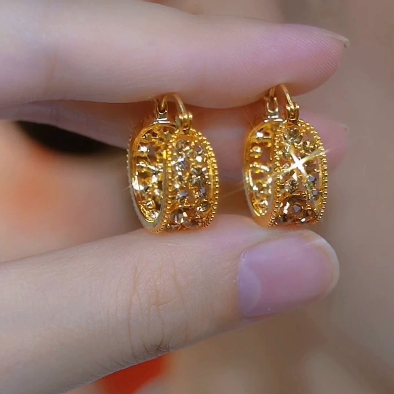 New Internet Celebrity Luxurious Light Luxury Long Earrings, Unique French Vintage Maillard Hollow Clip On Wrap Earrings For Women