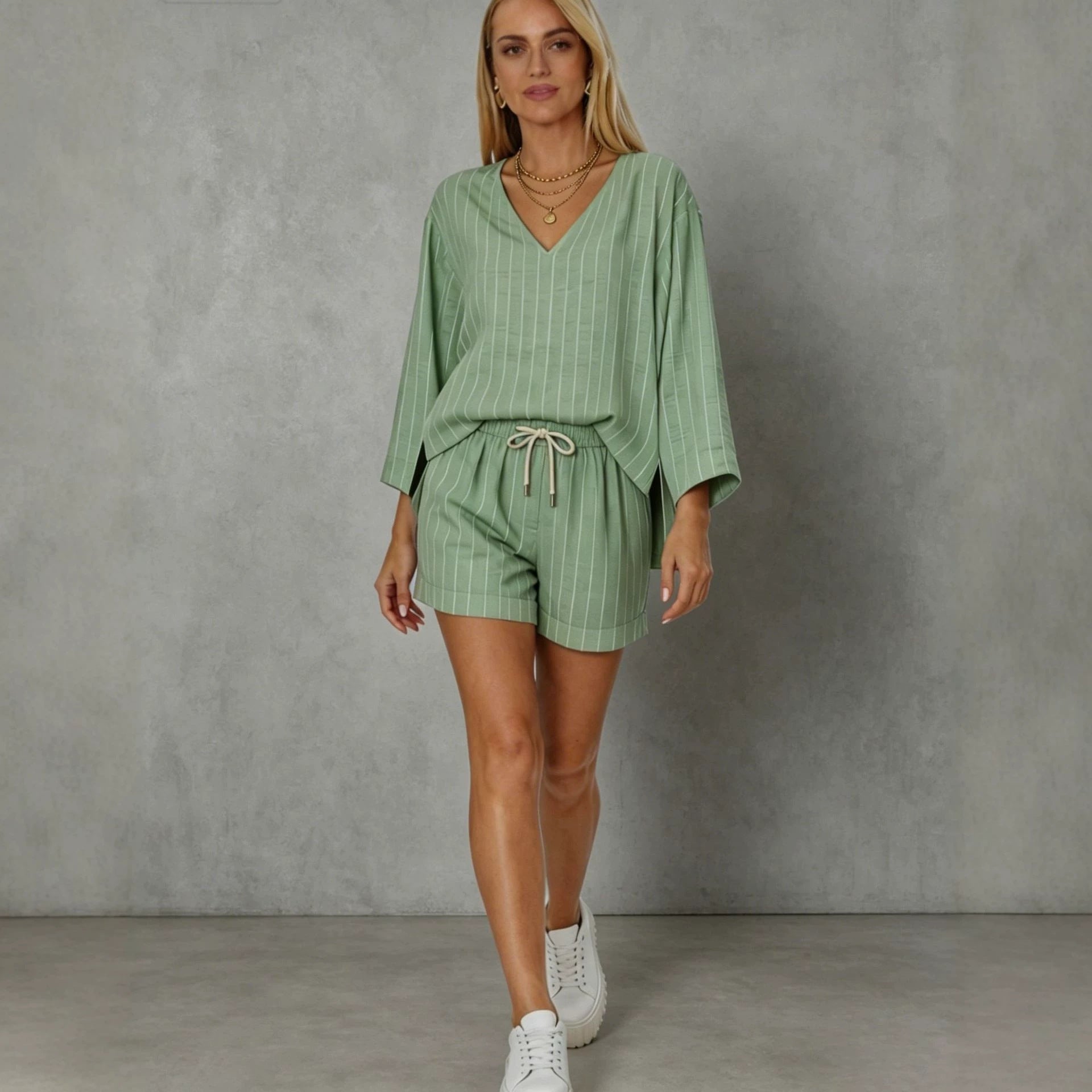 Womens Loose-fit V-neck Long-sleeve Shorts Set